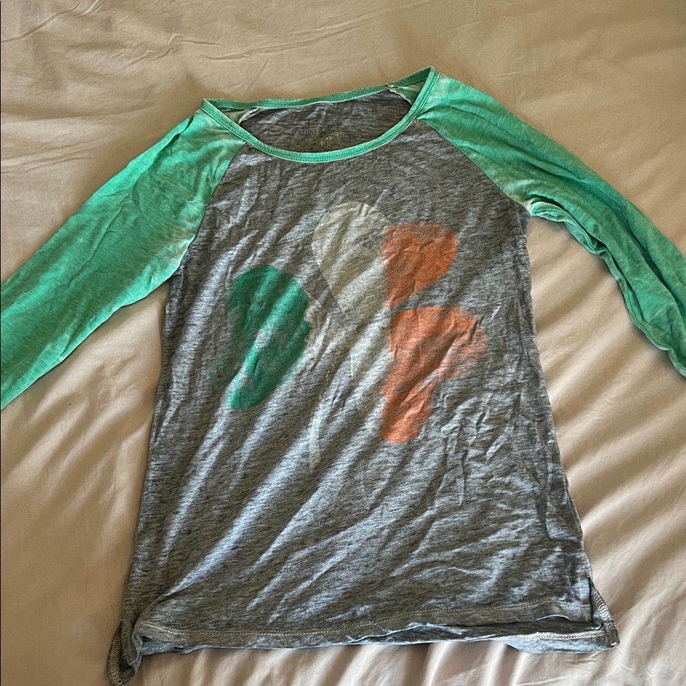Women’s Raglan Sleeve Shirt - Gray and Green